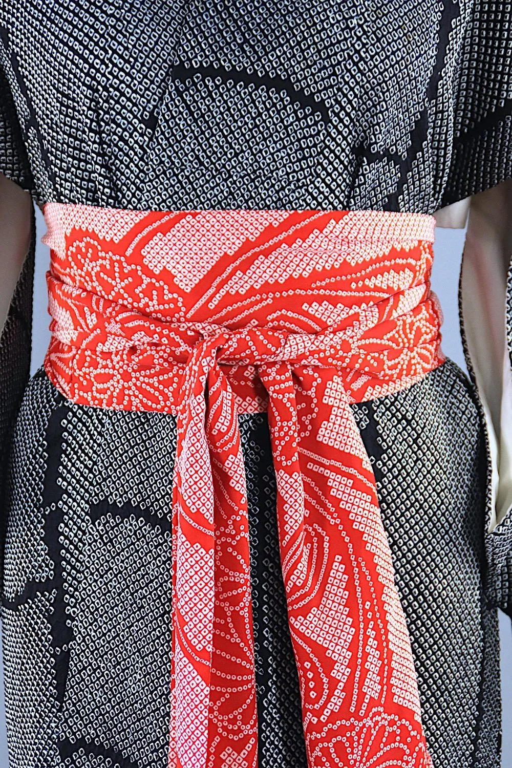 1960s Vintage Silk Kimono Robe / Black & White Shibori Dyed