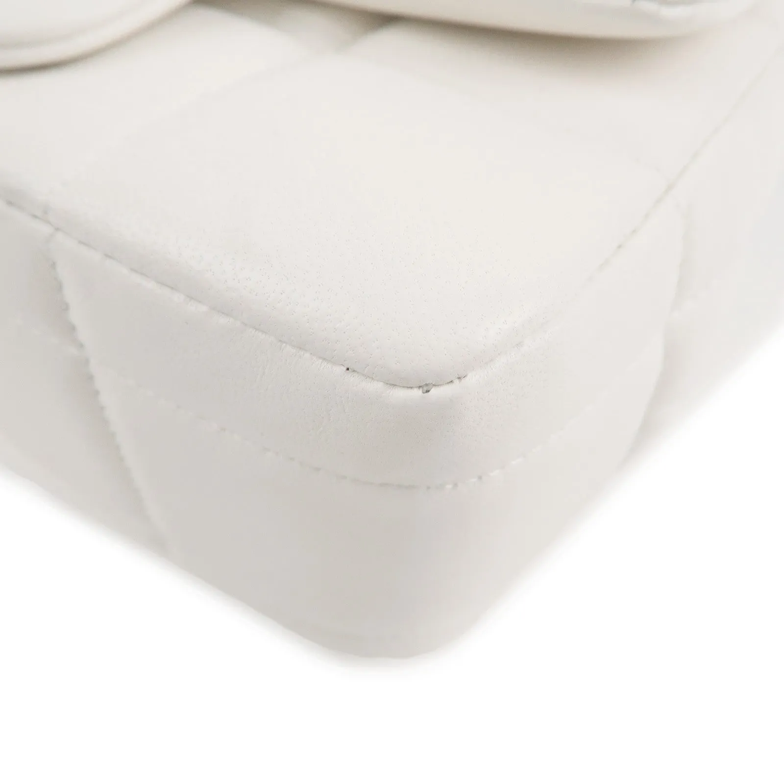 CHANEL Chocolate Bar Mini Matelasse Lamb Skin Shoulder Bag White