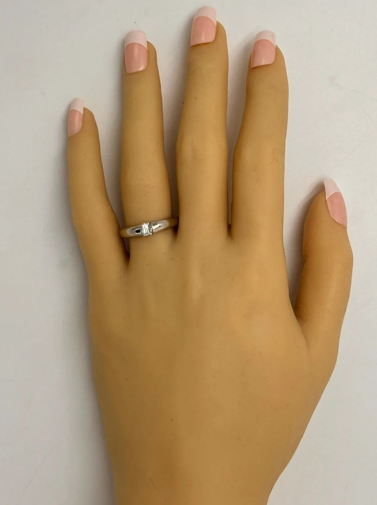 Dazzling Diamonds Handmade 18ct white gold Diamond Ring