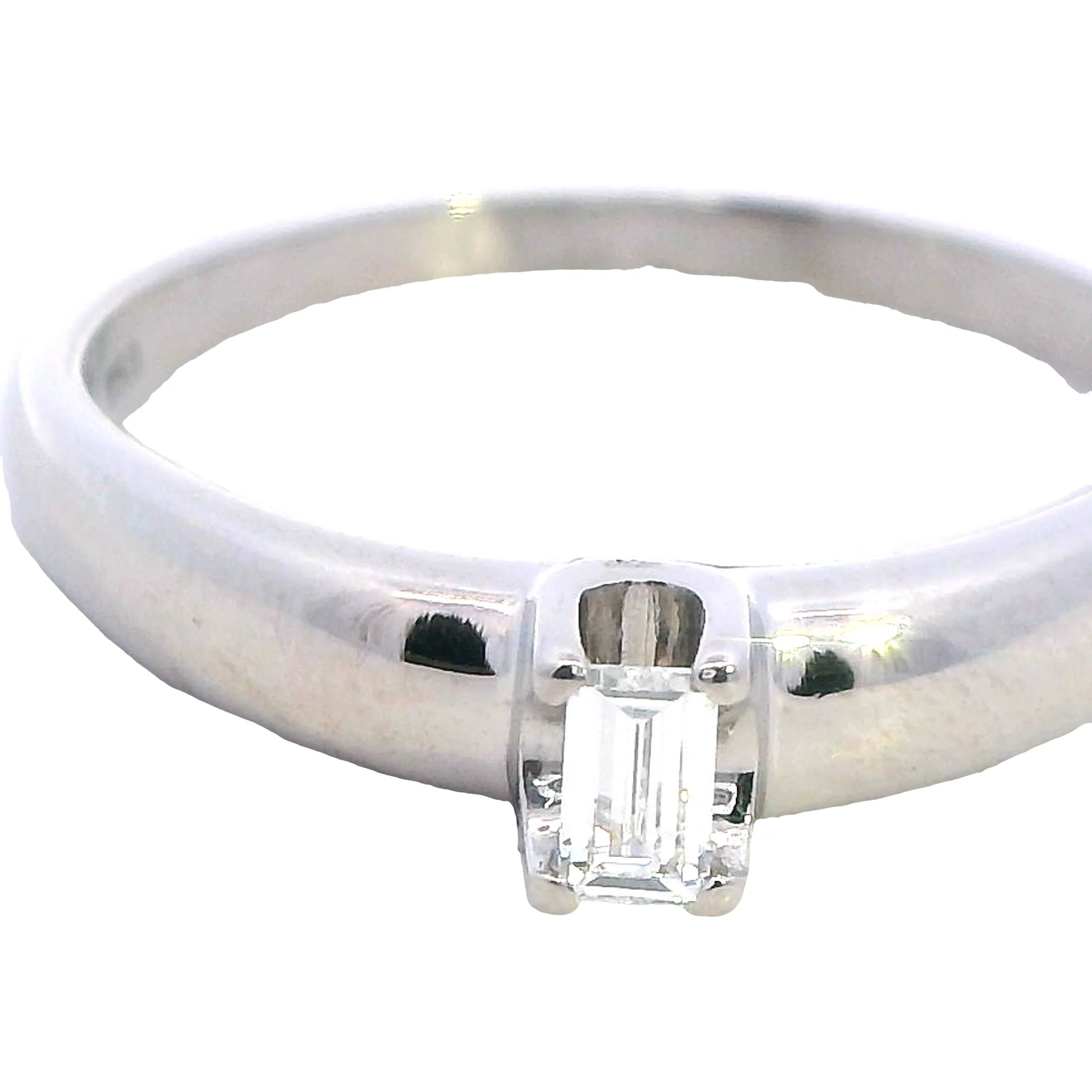 Dazzling Diamonds Handmade 18ct white gold Diamond Ring