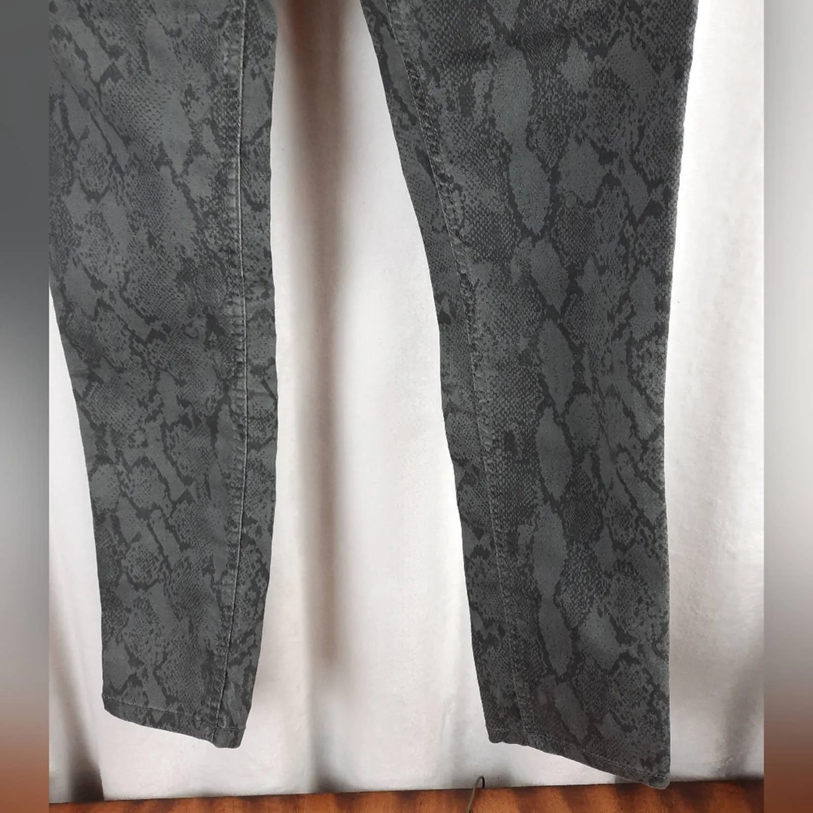 H&M Snakeskin Jeggings EUC